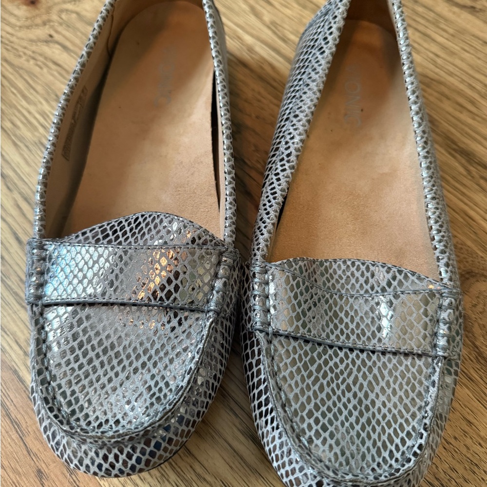 Vionic Silver Larrun Size 7.5 Loafers